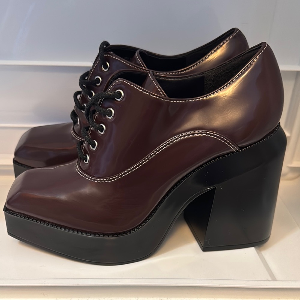 NWOT GB Women's Burgundy Platform Oxford Shoes Sz 7